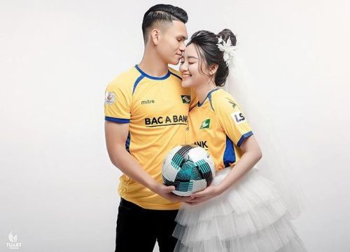 Cầu thủ 'nghèo nhất đội tuyển Việt Nam' và chuyện tình đẹp miễn chê