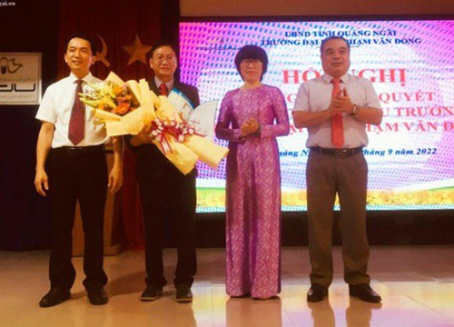 Công bố quyết định Phó Hiệu trưởng Trường ĐH Phạm Văn Đồng