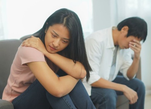Vừa về nhà sau 2 năm đi làm xa, chồng đã đuổi vợ ra cửa