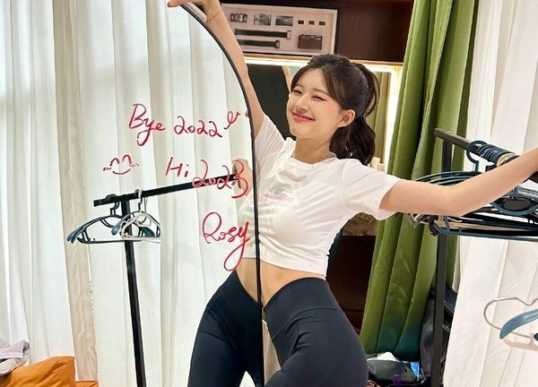 Ngày đầu năm mới, Triệu Lộ Tư đã gây bão vì vòng eo siêu bé sau khi bị mỉa mai tăng cân phát tướng