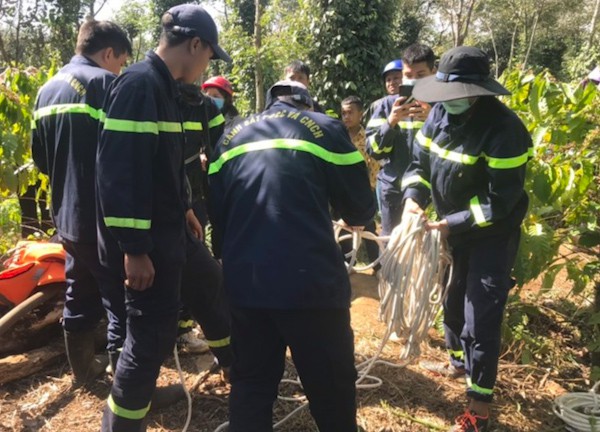 Bé trai 3 tuổi ở Đắk Lắk theo bà làm nương rơi xuống giếng, không có phép màu nào xảy ra