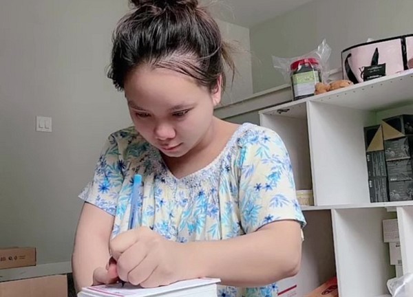 Múi Xù hạnh phúc khi lấy chồng năm 23 tuổi dù mất nhiều mối quan hệ
