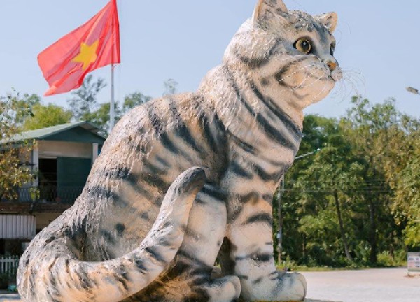 "Hoa hậu mèo" Quảng Trị nhiều lần phải đập đi làm lại, bất ngờ tuổi nghề của nghệ nhân chế tác