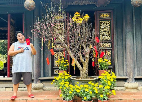 Hoàng Mập "than trời" khi dọn biệt phủ đón Tết, trang trí hoa rực rỡ