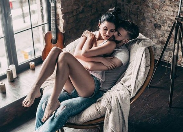 Cuộc hôn nhân nhạt màu bỗng bùng cháy sau 15 năm nhờ "thử thách trong phòng ngủ" suốt 60 ngày