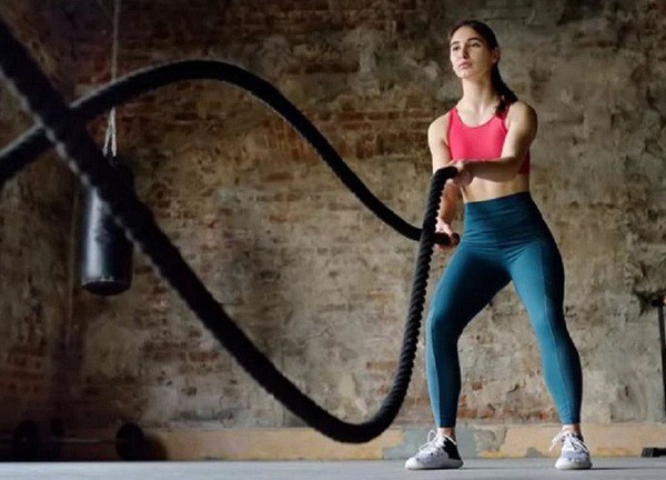 Nước tiểu sẫm màu sau tập gym, khi nào là dấu hiệu nguy hiểm?