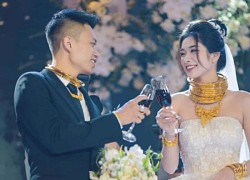 Cô dâu Thanh Hóa gây sốt với vàng cưới"chấn động", đám cưới dùng 2 tấn hoa tươi giá ngang ngửa xe hơi?