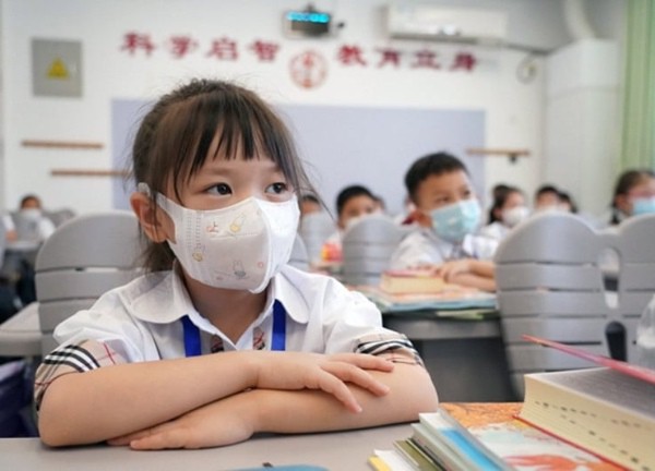 Học sinh lớp 7 làm bài tập không đúng, giáo viên chủ nhiệm hỏi "em là trẻ mồ côi à?" gây tranh cãi