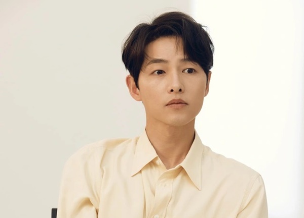 Song Joong Ki bị tố "bệnh ngôi sao", thái độ trịch thượng, gây ồn ào khi nhắc về quý tử vừa chào đời
