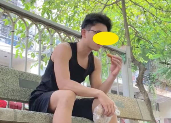 Bánh đồng xu phô mai gây tranh cãi, có ý kiến cho rằng: "Bỏ tiền ăn bát phở là lựa chọn sáng suốt hơn"