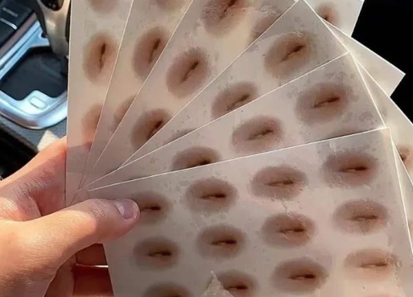 Giới trẻ Trung Quốc phát cuồng với thứ này để chân trông dài hơn