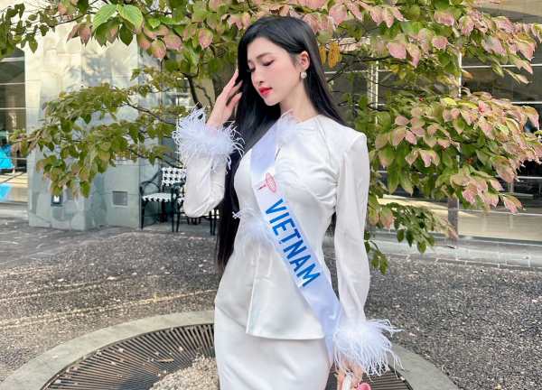 Phương Nhi vướng tranh cãi vì né camera, được xướng tên nhận 1 giải gây lo lắng khi chinh chiến Miss International
