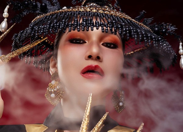 Ca sĩ Như Huỳnh khoe nhan sắc xứng danh 'hoa hậu cải lương'