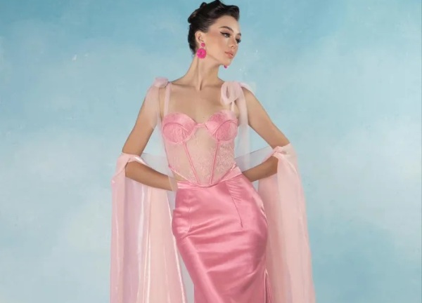 Vợ Tây của Bùi Tiến Dũng khoe nhan sắc ngọt ngào, hào hứng đón ngày Phụ nữ Việt Nam