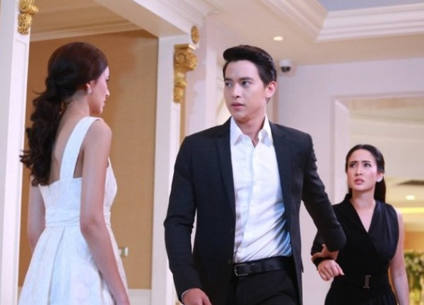 Kịch liệt phản đối con trai cưới người phụ nữ lớn tuổi có con riêng, nhưng khi biết gia thế cô dâu, bố mẹ chú rể quay ngoắt thái độ