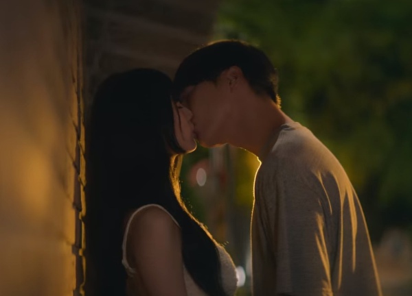 Suzy có cả loạt cảnh hôn nóng bỏng ở Doona!, tình đầu quốc dân giờ "bạo" quá rồi