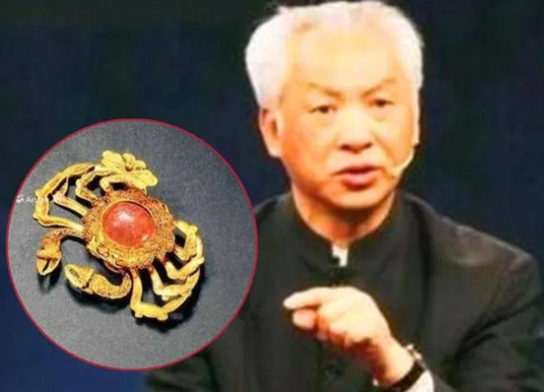 Bán nhà 3,3 tỷ để mua con cua giả, cô gái 'mất hồn' khi nghe chuyên gia định giá