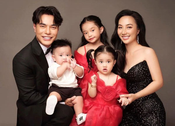 Lê Dương Bảo Lâm thông báo "hấp hôn" với bà xã Quỳnh Quỳnh, phát thiệp mời hết showbiz đến dự?