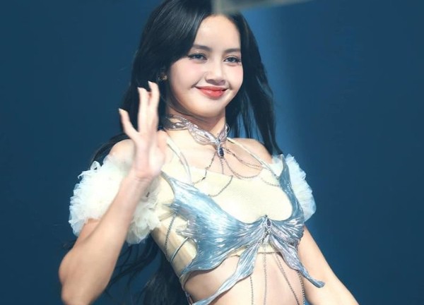 Kết "đắng" của Lisa sau show "thoát y": Nghi bị "phong sát" ở Trung Quốc, CEO Celine "né gấp" còn BLACKPINK có bị ảnh hưởng?