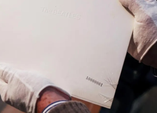 'Album trắng' của nhóm The Beatles sắp được đưa ra đấu giá