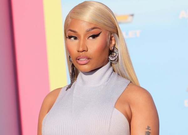 Nicki Minaj hối hận vì phẫu thuật thẩm mỹ