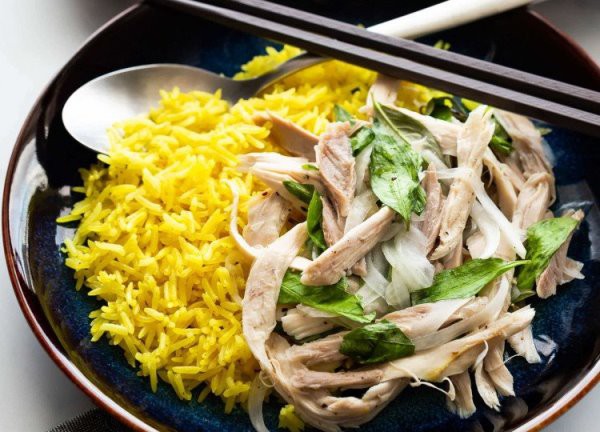 Cách nấu cơm gà Hội An đơn giản mà lại ngon ngất ngây, không thua tiệm gà nào