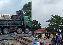 The husband collapsed when he saw his wife succumb after a collision with a dump car in Hue