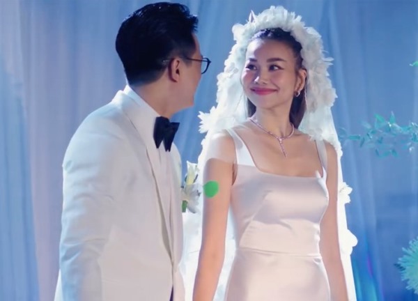 Thanh Hằng tung trọn vẹn khoảnh khắc vào lễ đường, tiết lộ chồng nhạc trưởng có biểu hiện "lạ" trước ngày cưới