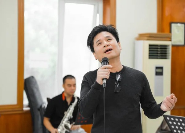 Lên Nghệ sĩ nhân dân, Tấn Minh hát thăng hoa cùng hai bóng hồng