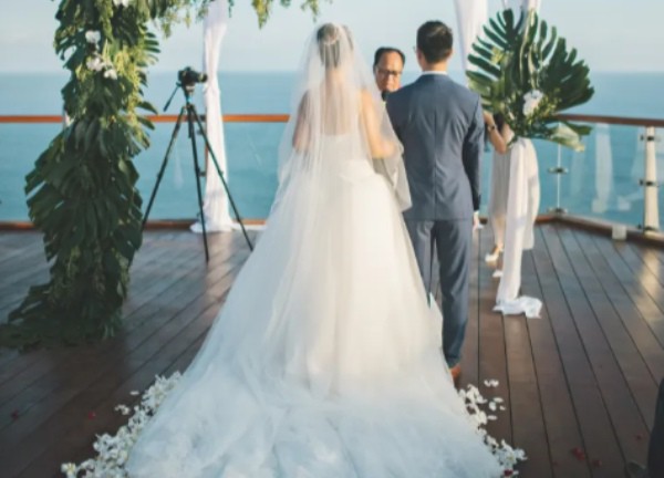 Đám cưới trên đảo Bali với vỏn vẹn chưa đến 20 khách trong suốt 3 ngày