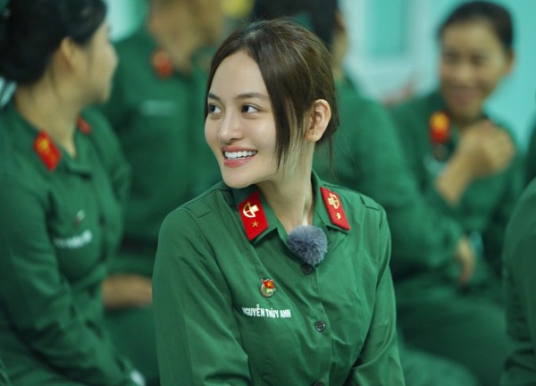 Diễn viên Thùy Anh: Mẹ lo tôi ế vì sống quá bừa bộn