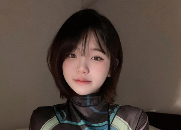 Fan nữ MU trổ tài cosplay, hóa thân thành nữ tướng Viper, quyến rũ hơn bản gốc!