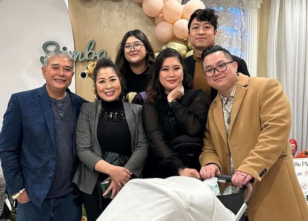 NSND Hồng Vân cùng ông xã sang tận Mỹ mừng thôi nôi của cháu ngoại