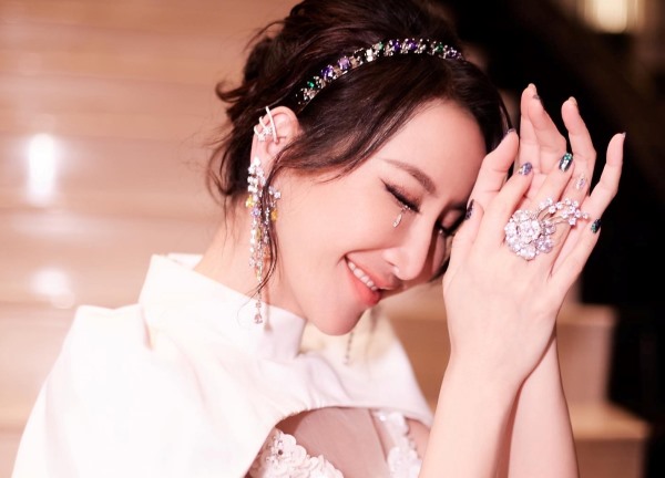 Sức khỏe Coco Lee tụt dốc sau biến cố hôn nhân