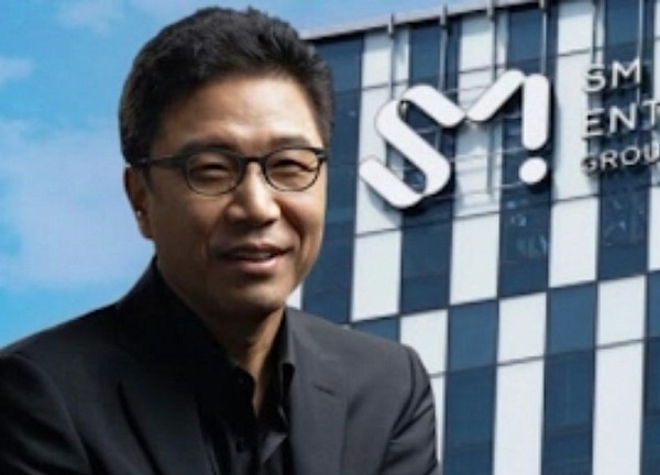 HYBE hoàn tất việc mua lại 14.8% cổ phần từ Lee Soo Man, chính thức trở thành cổ đông lớn nhất SM