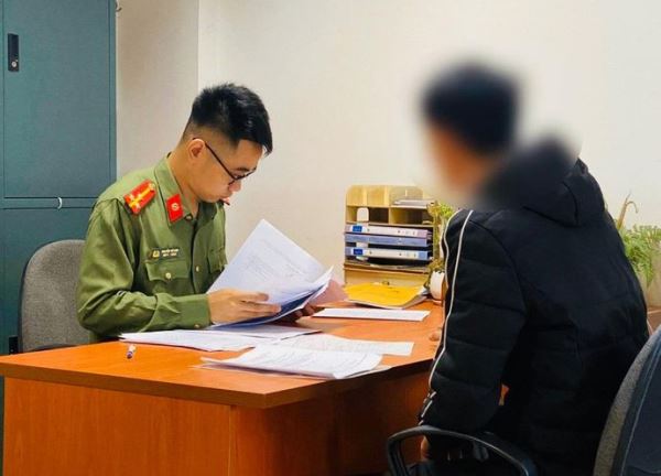 Hà Nội: Phạt 7,5 triệu đồng thanh niên dùng Facebook 'báo chốt' CSGT làm nhiệm vụ