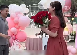 Bạn trai cầu hôn, cô gái tiếc nuối vì chưa kịp trang điểm