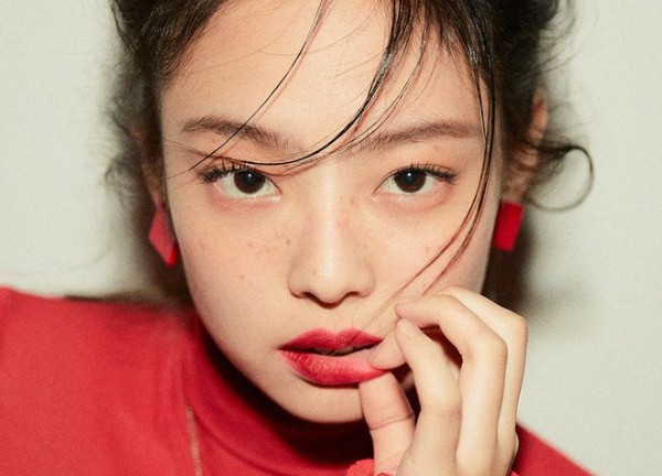 Jisoo khoe visual tràn màn hình trên poster nhá hàng, hé lộ tên album đơn giản chuẩn gu YG