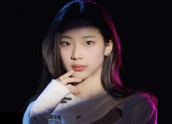 Chưa debut, "em gái BLACKPINK" đã gặp loạt sóng gió: Từ thành viên quá nhỏ tuổi đến vlog trong phòng tắm, được so sánh với Lisa