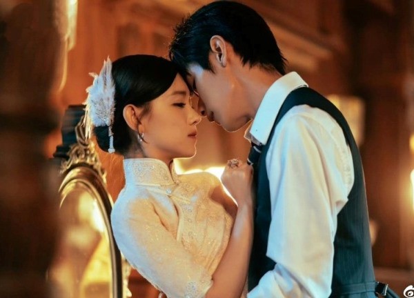 Bộ phim lắm drama nhất hiện nay: Mẹ kế yêu con chồng, còn có cả cảnh hôn cực cháy, thực hư thế nào?