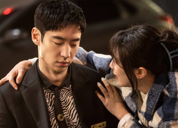 Lee Je Hoon suýt chết trong tập 13 'Taxi Driver 2'