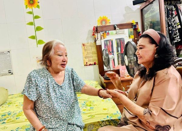 NSND Kim Cương đi thăm NS Hồng Nga: Rơi lệ vì câu nói của đồng nghiệp