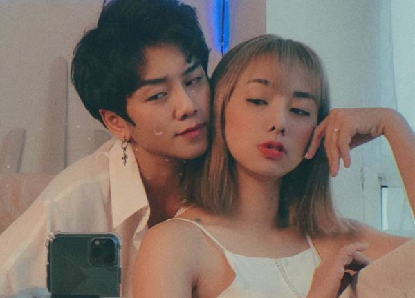 Miko Lan Trinh và người yêu đồng giới tự nhiên hot trở lại: Từ âu yếm gây đỏ mặt đến dạy nhau nấu ăn khó hiểu, tranh cãi nhất là thái độ khi song ca