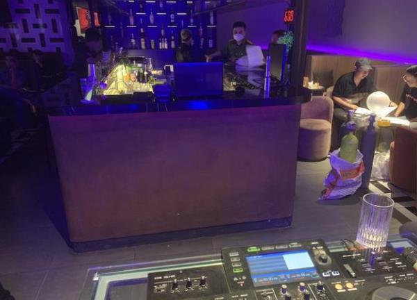 Nửa khuya lộ bí ẩn trong cơ sở kinh doanh DB Lounge & Cafe