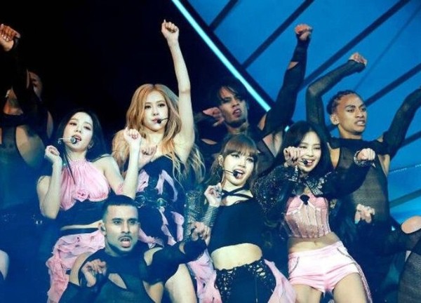 BLACKPINK 'đốt cháy' sân khấu cùng 125.000 khán giả tại Coachella 2023