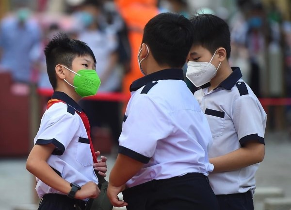 Tâm thư xin trả tuổi thơ cho trẻ: Bị 'bêu' tên trong nhóm, lịch học thêm dày đặc
