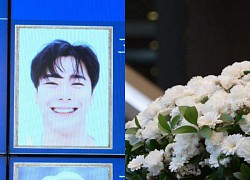 Moonbin&#39;s funeral: White flowers covered, Seungkwan (SEVENTEEN) collapsed, fans were banned from entering by bodyguards