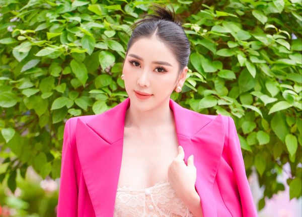 Vẻ nóng bỏng của Trịnh Thanh Hồng sau 4 tháng đăng quang hoa hậu