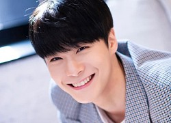 Dispatch công bố 30 bức ảnh đáng nhớ với nụ cười đã hoá vĩnh hằng của Moonbin (ASTRO)