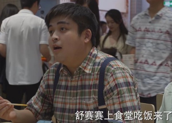 Cái tên thừa thãi nhất màn ảnh hiện tại: Chả biết làm gì ngoài soi mói người khác, được bố xin vai nhờ quen biết